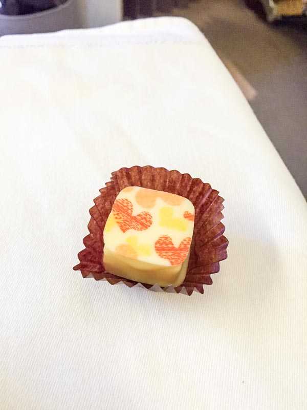 singapore-airlines-business-class-chocolate