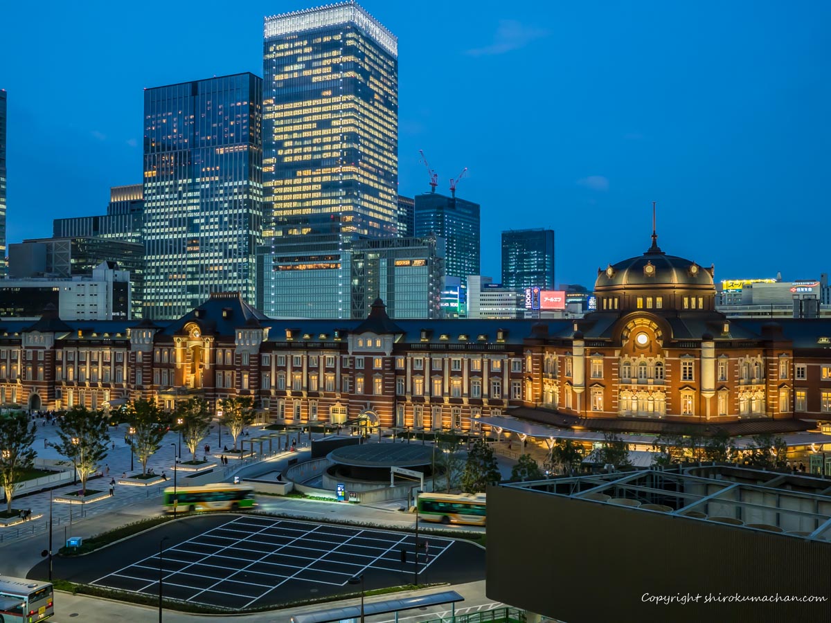 丸ビルから東京駅の夜景