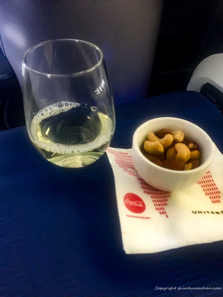United Airlines Business Class Reviews-welcome drink