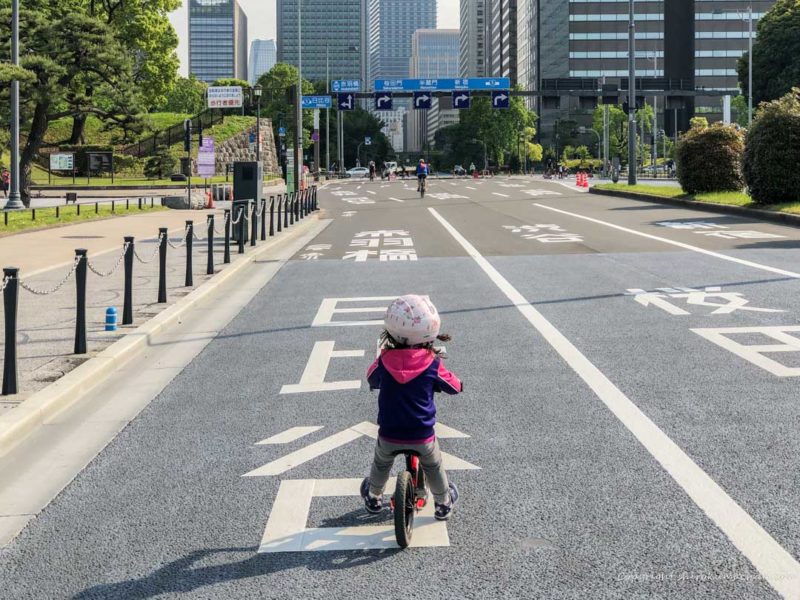 自転車 何 歳 から ストライダー