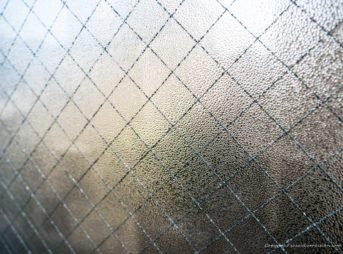 窓の結露の原因と対策