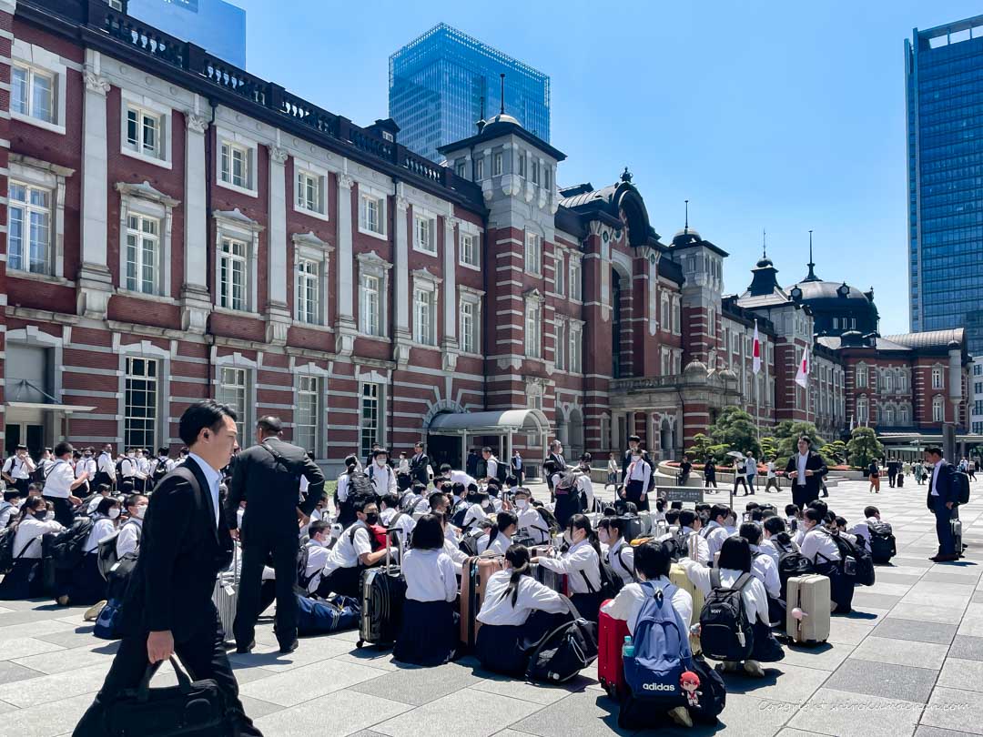 meeting-place-for-school-excursions-at-tokyo-station outside